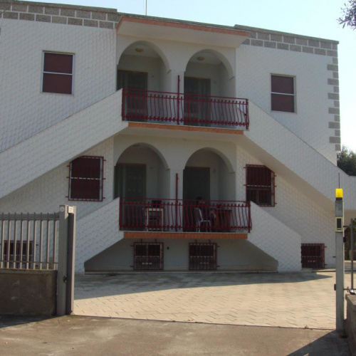 conchiglie-bianche-camera-balcone-torre-canne.JPG